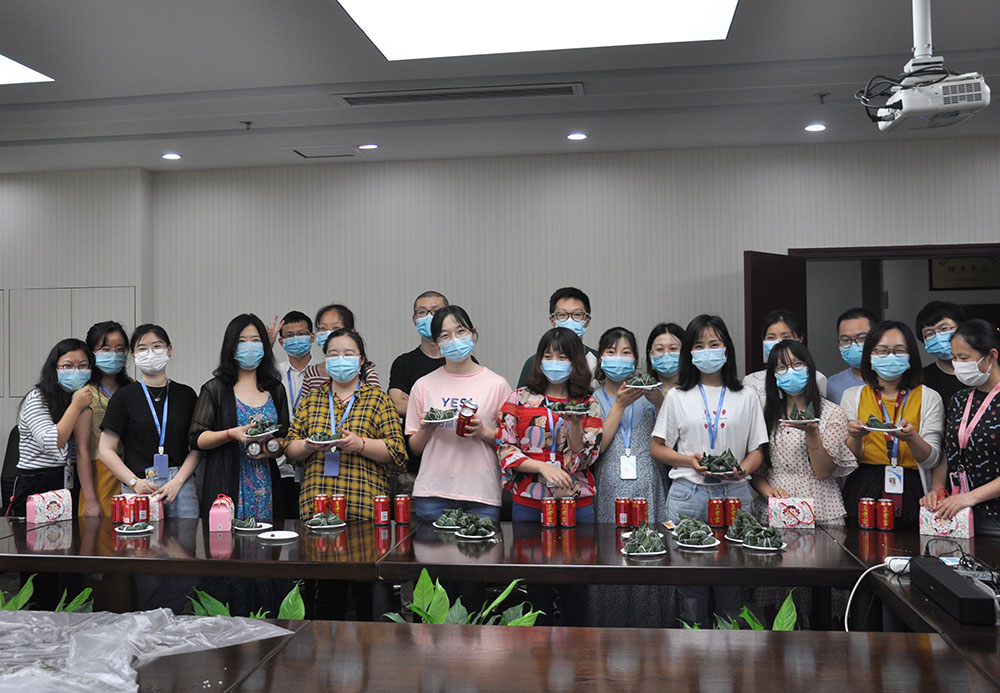 端午節(jié)包粽子